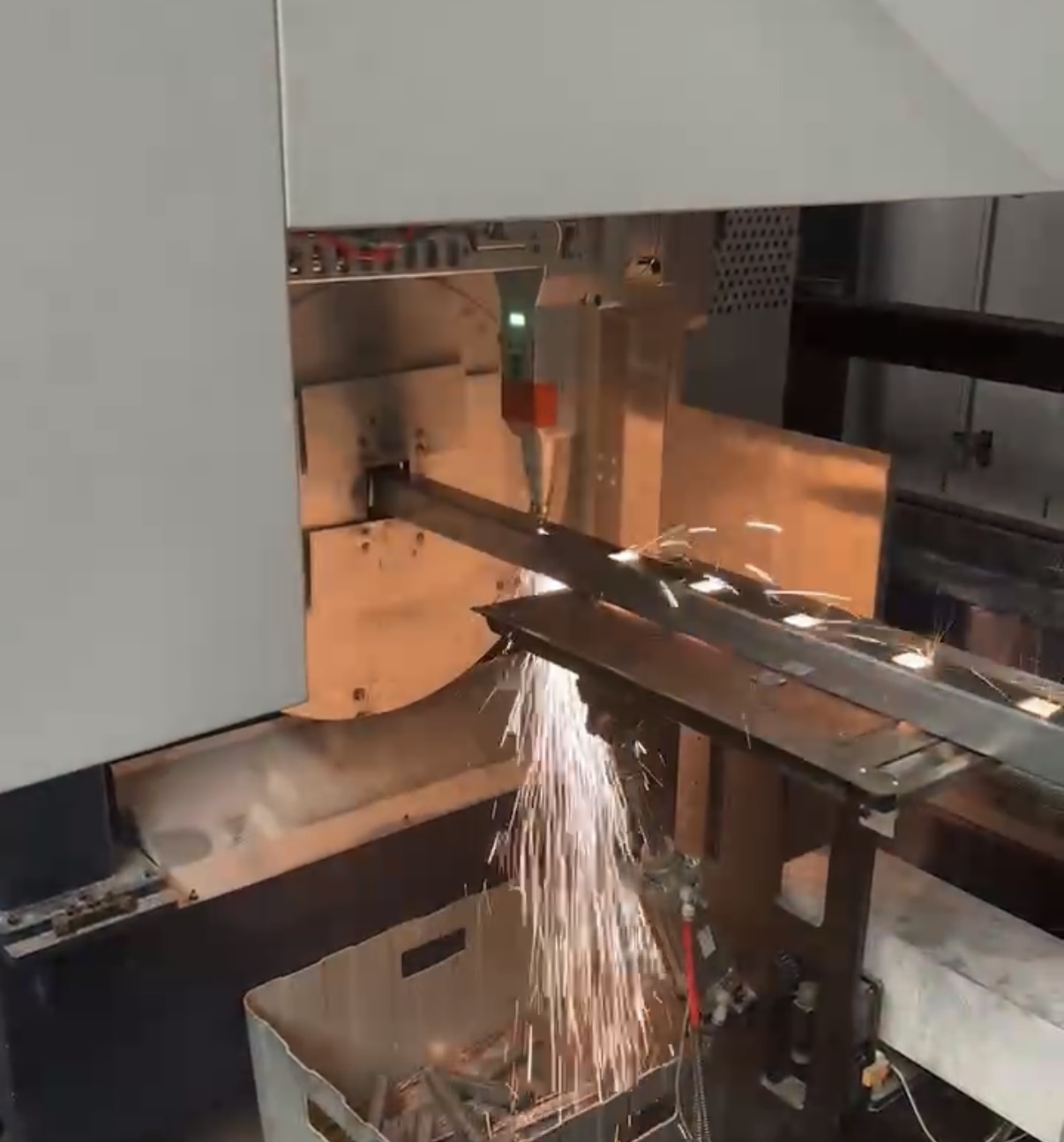 High precision tube cut